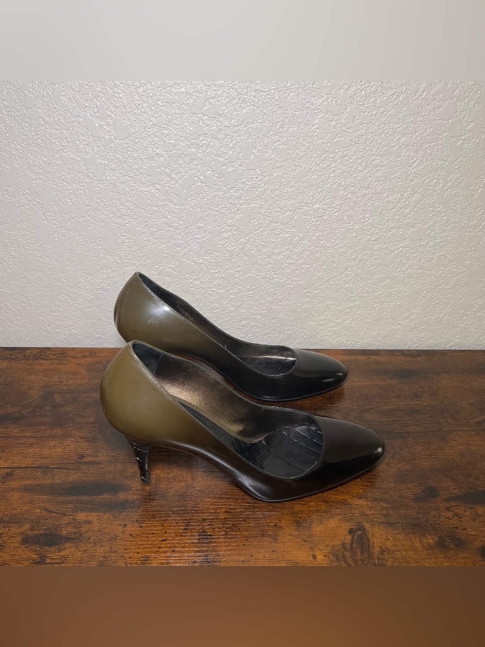 BURBBERY Womens Patent Leather Pumps - Picture 3 of 8